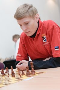 andres-kuusk-playing-chess