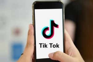 Tik Tok Surpasses 2 Billion Downloads