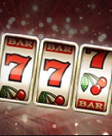 Lucky Red Casino 25% Cashback Monday Promotion Logo